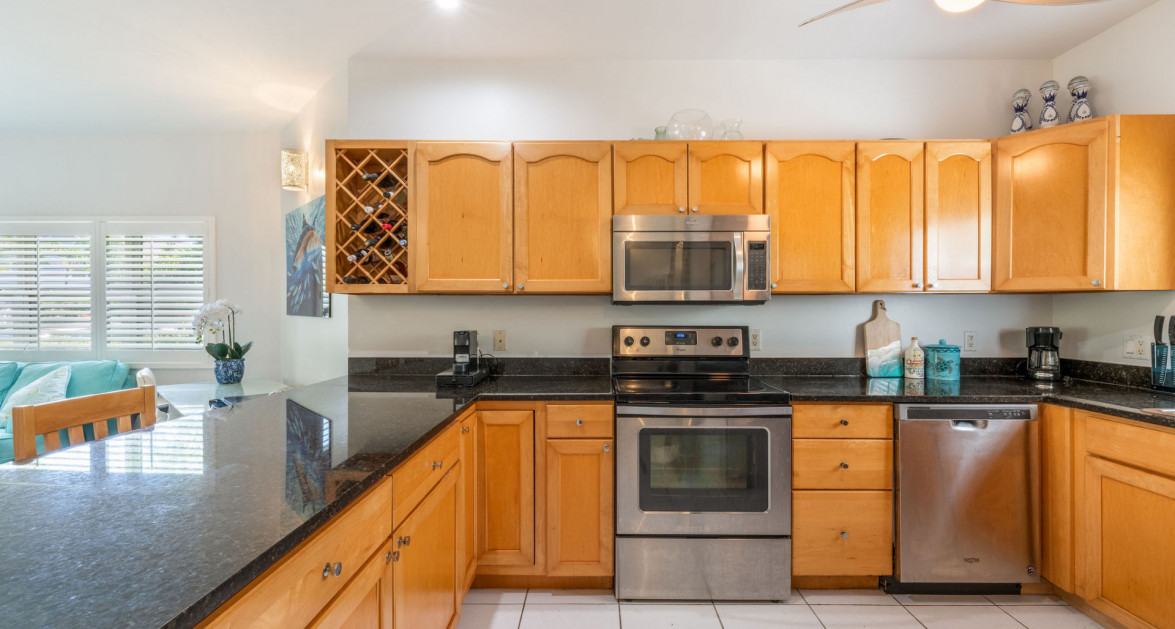 105 COCONUT BAY | UPGRADED END-UNIT TOWNHOUSE IN A QUIET, OCEANFRONT COMMUNITY - Image 5