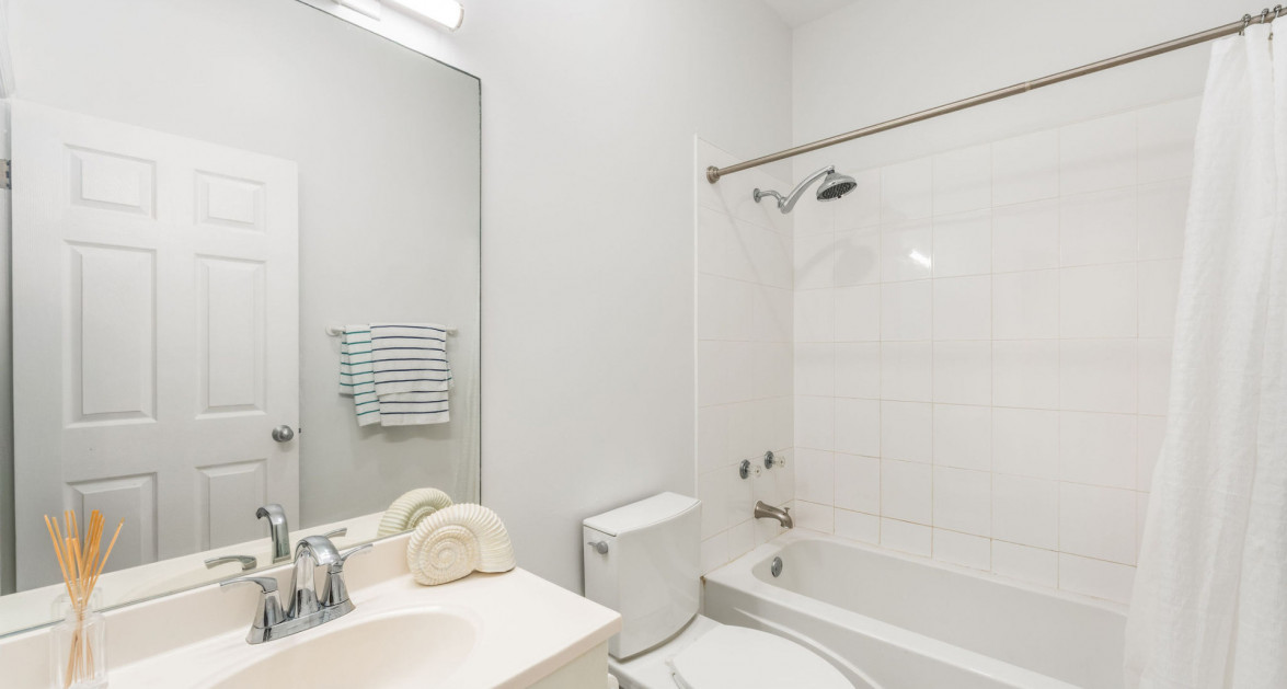 105 COCONUT BAY | UPGRADED END-UNIT TOWNHOUSE IN A QUIET, OCEANFRONT COMMUNITY - Image 13