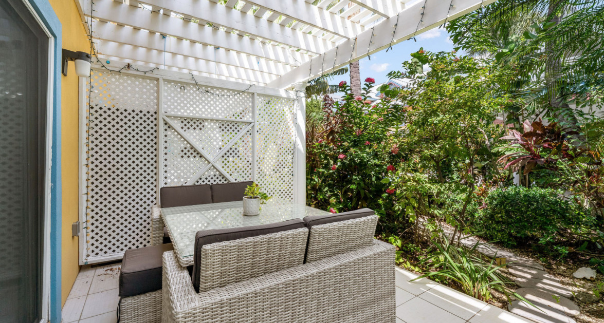 105 COCONUT BAY | UPGRADED END-UNIT TOWNHOUSE IN A QUIET, OCEANFRONT COMMUNITY - Image 14