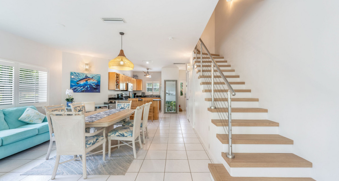 105 COCONUT BAY | UPGRADED END-UNIT TOWNHOUSE IN A QUIET, OCEANFRONT COMMUNITY - Image 2