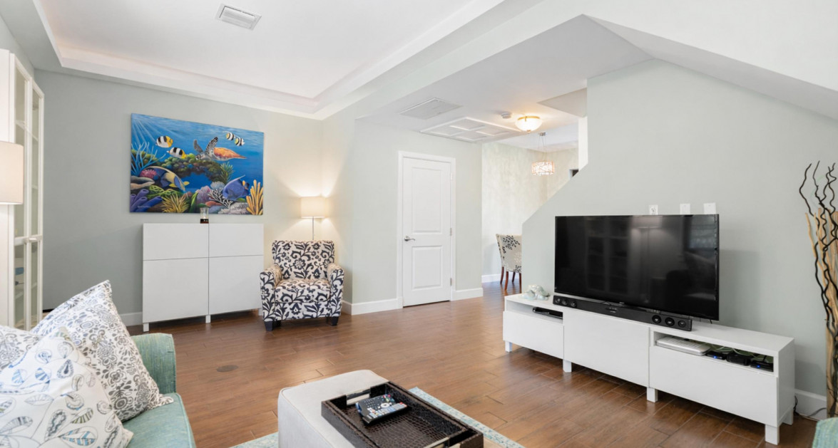 107 SAN SEBASTIAN- EXCEPTIONAL, LARGE 2-BED CONDO IN SOUGHT-AFTER SOUTH SOUND LOCATION - Image 4