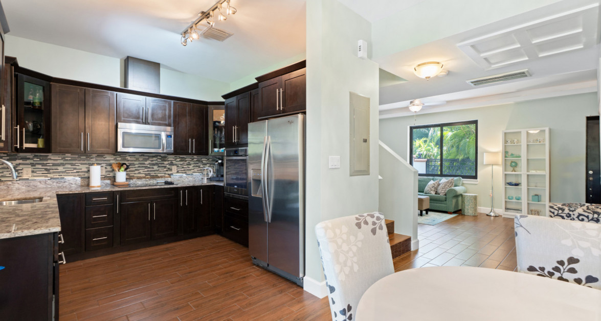 107 SAN SEBASTIAN- EXCEPTIONAL, LARGE 2-BED CONDO IN SOUGHT-AFTER SOUTH SOUND LOCATION - Image 6