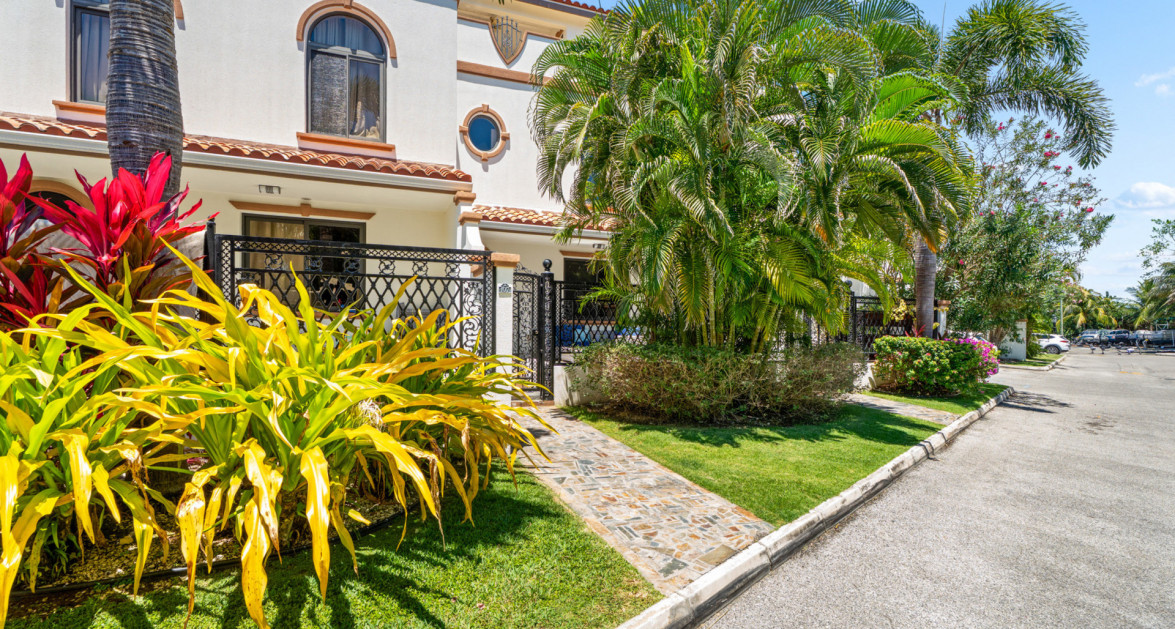 107 SAN SEBASTIAN- EXCEPTIONAL, LARGE 2-BED CONDO IN SOUGHT-AFTER SOUTH SOUND LOCATION - Image 1