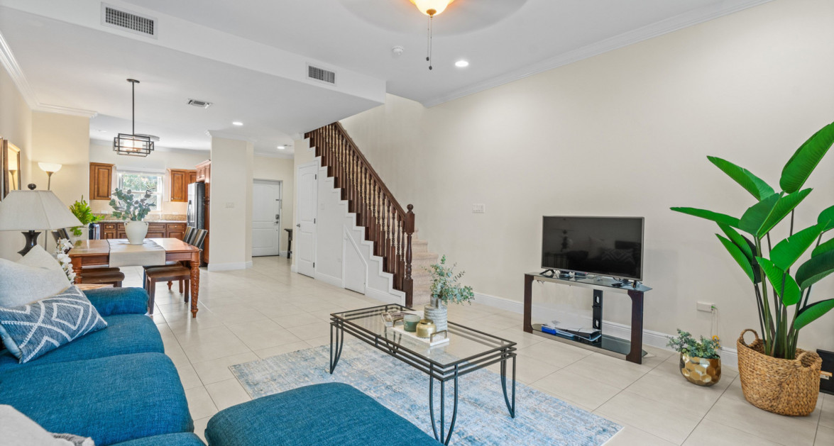 11 SNUG HARBOUR VILLAS | LOVELY 2-BED/ 2-BATH UNIT IN WELL-LOCATED COMMUNITY