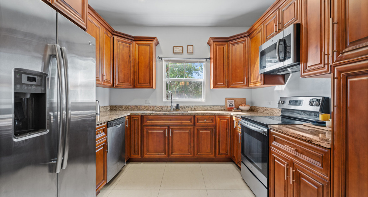 17 SNUG HARBOUR VILLAS | FANTASTIC 2-BED/ 2.5 BATH IN HIGHLY SOUGHT-AFTER COMPLEX - Image 7