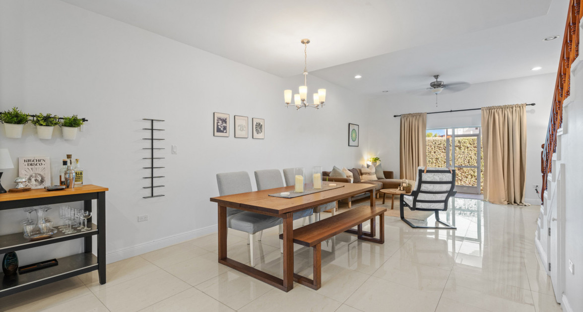 17 SNUG HARBOUR VILLAS | FANTASTIC 2-BED/ 2.5 BATH IN HIGHLY SOUGHT-AFTER COMPLEX - Image 4