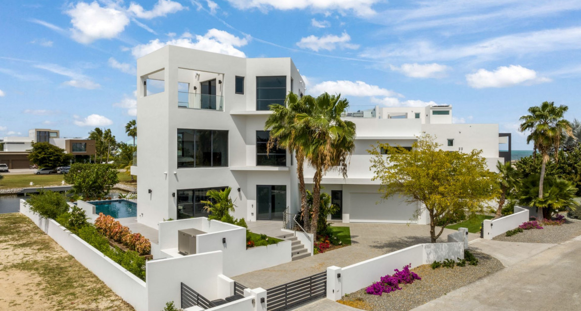 18 Baccarat Quay, Crystal Harbour - Image 2