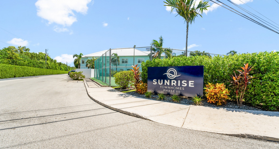 18 SUNRISE TOWNHOMES, PHASE 3, SOUTH SOUND AREA | OVERSIZED, RENOVATED 2-BED UNIT