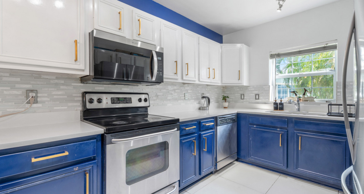 18 SUNRISE TOWNHOMES, PHASE 3, SOUTH SOUND AREA | OVERSIZED, RENOVATED 2-BED UNIT - Image 5