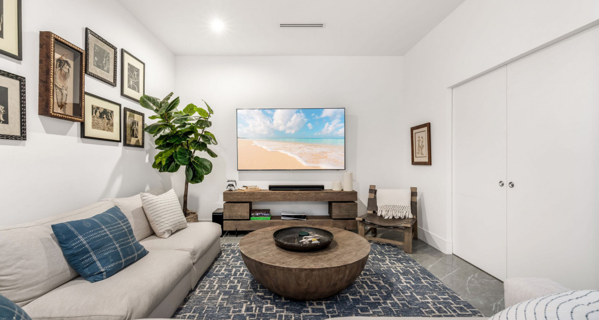 1FIN- Single Level Corner Condo with Excellent Layout - Image 18