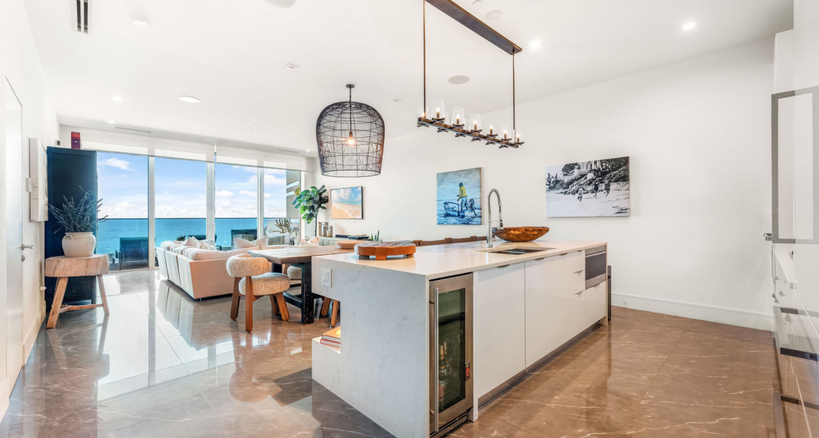 1FIN- Single Level Corner Condo with Excellent Layout - Image 9