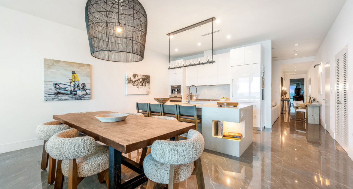 1FIN- Single Level Corner Condo with Excellent Layout - Image 6