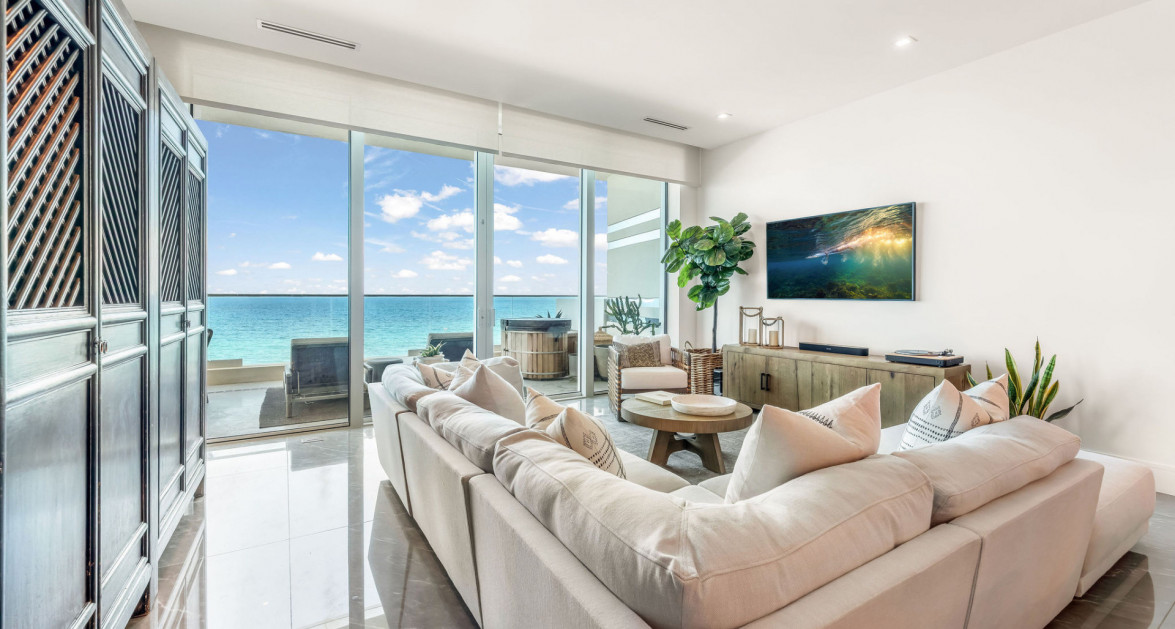 1FIN- Single Level Corner Condo with Excellent Layout - Image 1