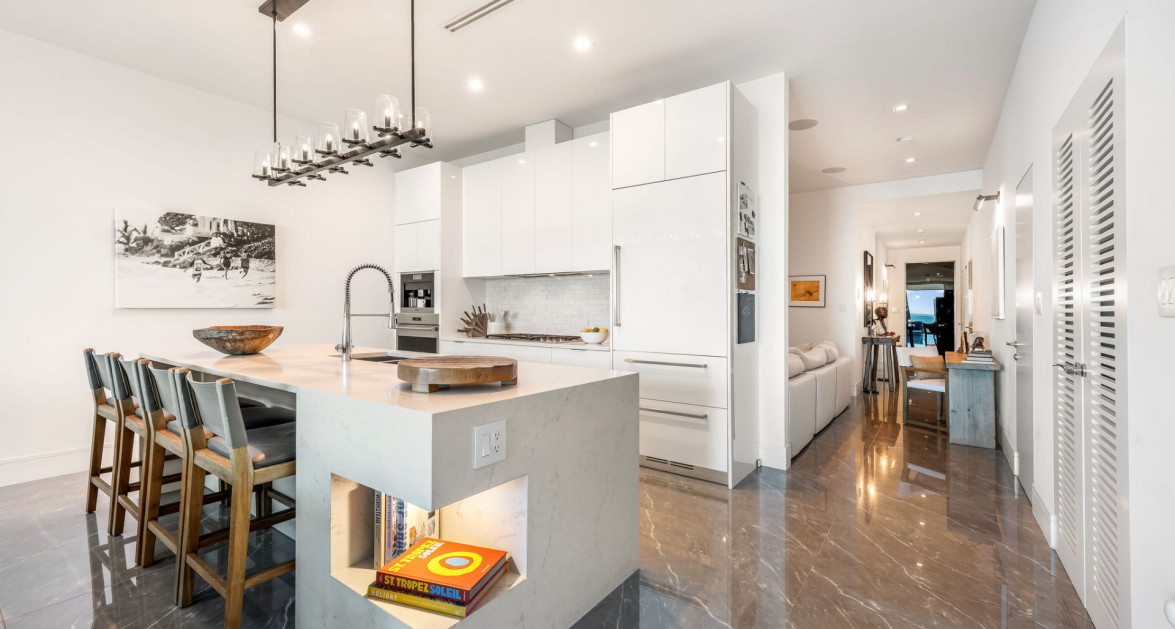 1FIN- Single Level Corner Condo with Excellent Layout - Image 7