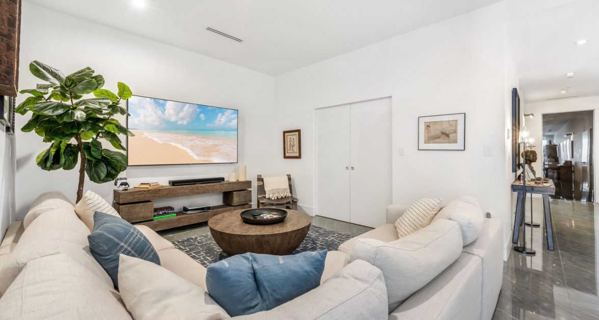 1FIN- Single Level Corner Condo with Excellent Layout - Image 19
