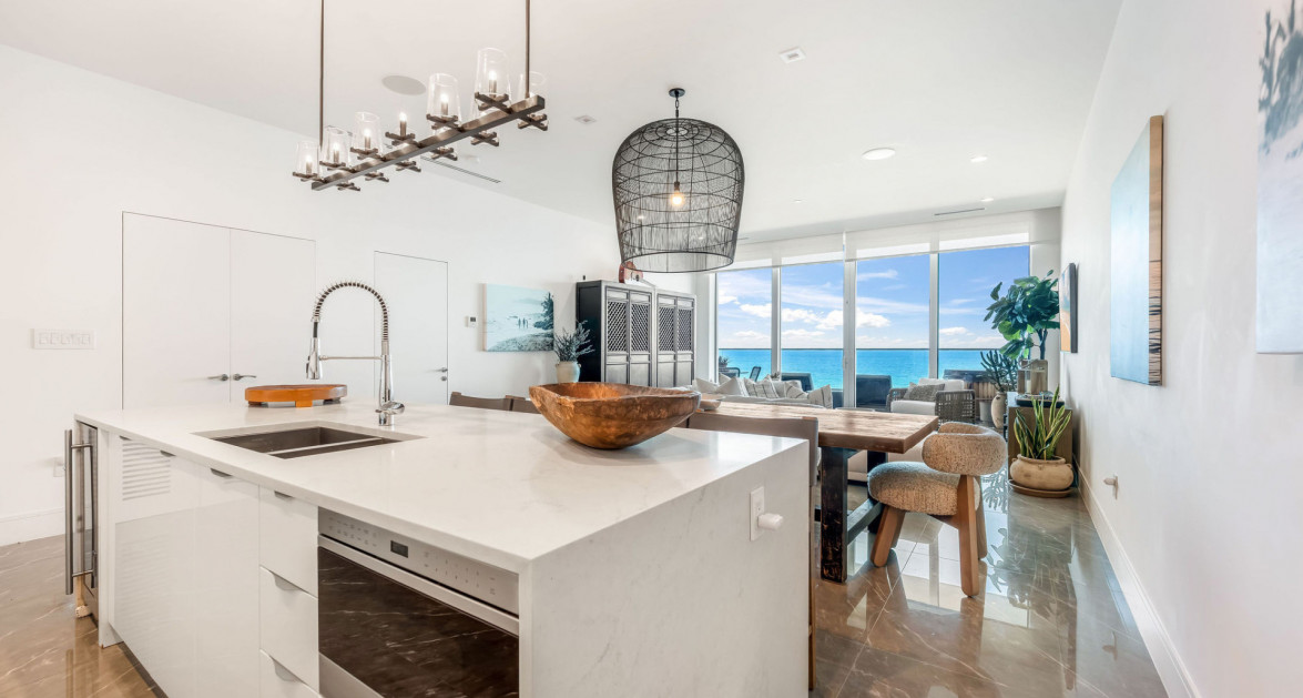 1FIN- Single Level Corner Condo with Excellent Layout - Image 8