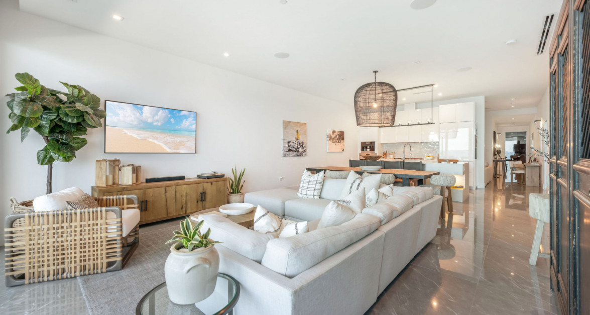 1FIN- Single Level Corner Condo with Excellent Layout - Image 2