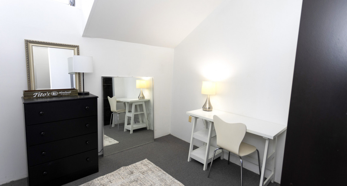 2 Bed Townhome - Image 8