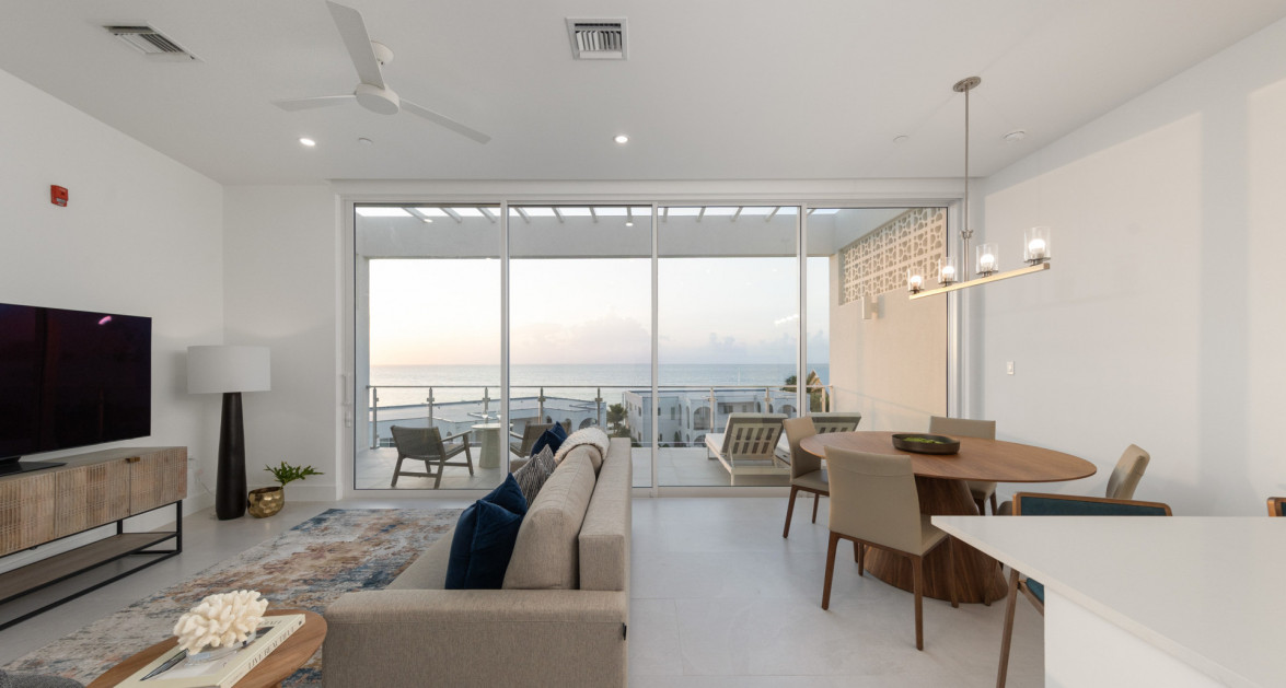 21 SUNSET POINT- 3RD FLOOR OVERSIZED 1 BED/ 1.5 BATH CONDO | PHENOMENAL VIEWS! - Image 1