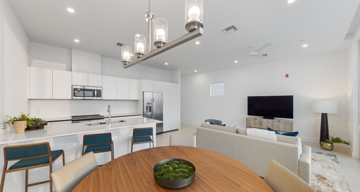 21 SUNSET POINT- 3RD FLOOR OVERSIZED 1 BED/ 1.5 BATH CONDO | PHENOMENAL VIEWS! - Image 4