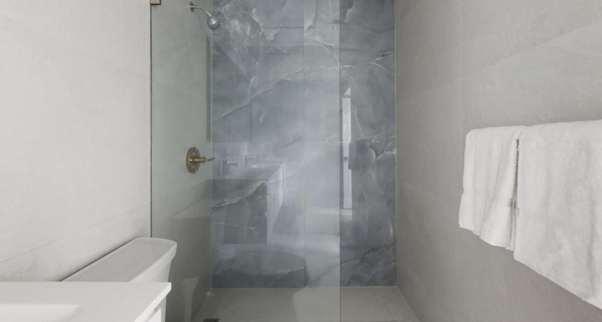 21 SUNSET POINT- 3RD FLOOR OVERSIZED 1 BED/ 1.5 BATH CONDO | PHENOMENAL VIEWS! - Image 9