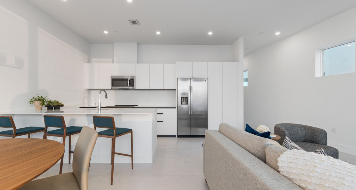 21 SUNSET POINT- 3RD FLOOR OVERSIZED 1 BED/ 1.5 BATH CONDO | PHENOMENAL VIEWS! - Image 3