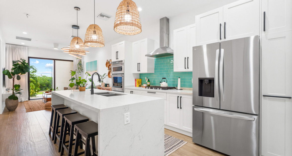 23 ALLURE | EXCEPTIONAL WATERFRONT 2-BED UNIT WITH A HIGHLY MODIFIED LAYOUT - Image 1