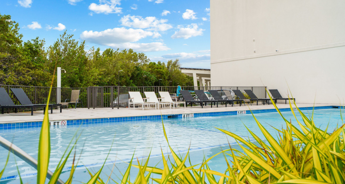 23 ALLURE | EXCEPTIONAL WATERFRONT 2-BED UNIT WITH A HIGHLY MODIFIED LAYOUT - Image 19