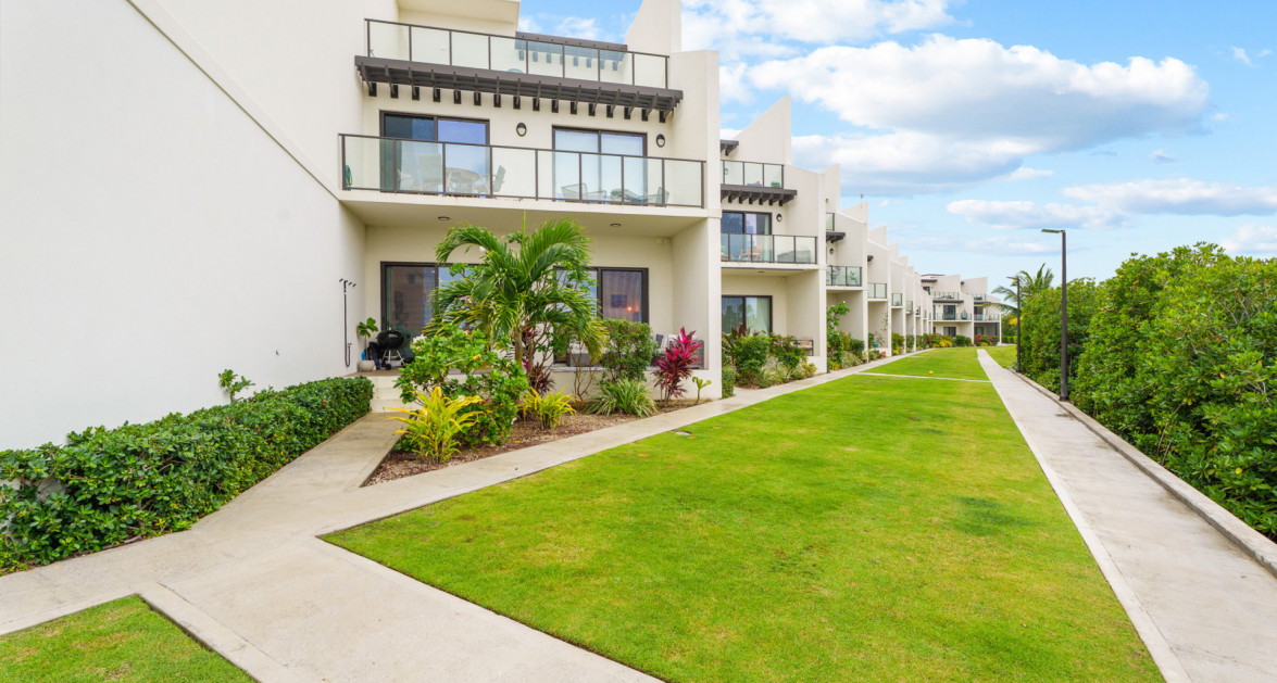 23 ALLURE | EXCEPTIONAL WATERFRONT 2-BED UNIT WITH A HIGHLY MODIFIED LAYOUT - Image 18