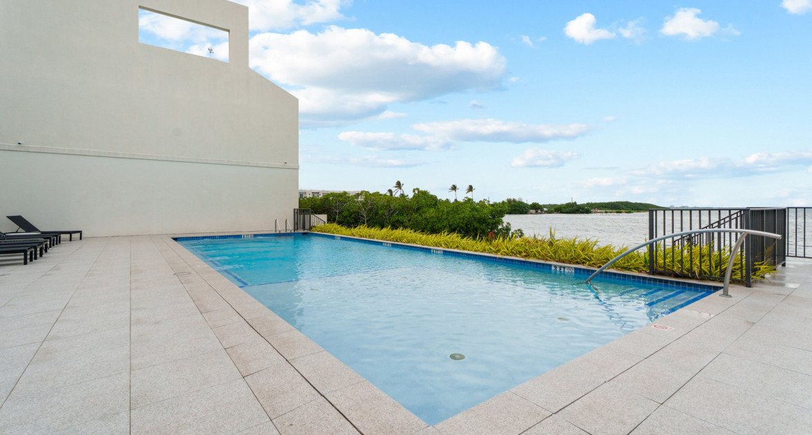 23 ALLURE | EXCEPTIONAL WATERFRONT 2-BED UNIT WITH A HIGHLY MODIFIED LAYOUT - Image 20