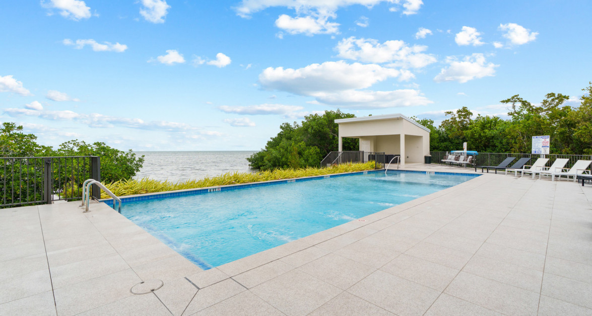 23 ALLURE | EXCEPTIONAL WATERFRONT 2-BED UNIT WITH A HIGHLY MODIFIED LAYOUT - Image 21