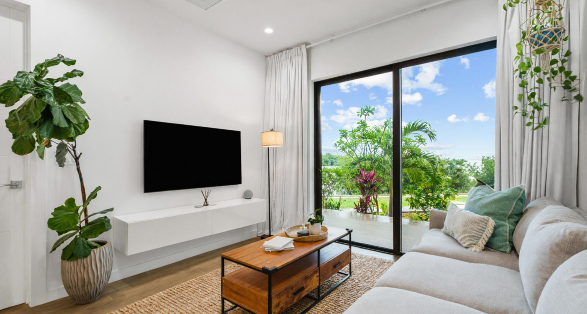 23 ALLURE | EXCEPTIONAL WATERFRONT 2-BED UNIT WITH A HIGHLY MODIFIED LAYOUT - Image 8