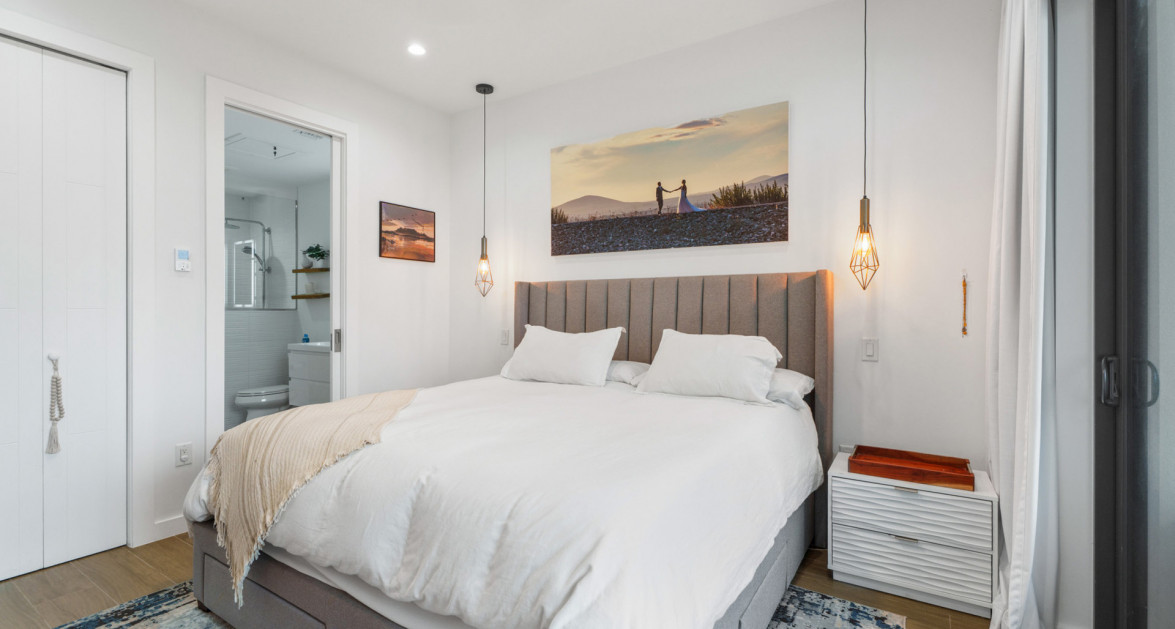 23 ALLURE | EXCEPTIONAL WATERFRONT 2-BED UNIT WITH A HIGHLY MODIFIED LAYOUT - Image 10
