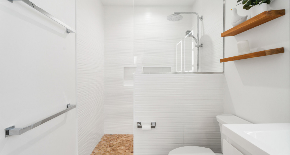23 ALLURE | EXCEPTIONAL WATERFRONT 2-BED UNIT WITH A HIGHLY MODIFIED LAYOUT - Image 13