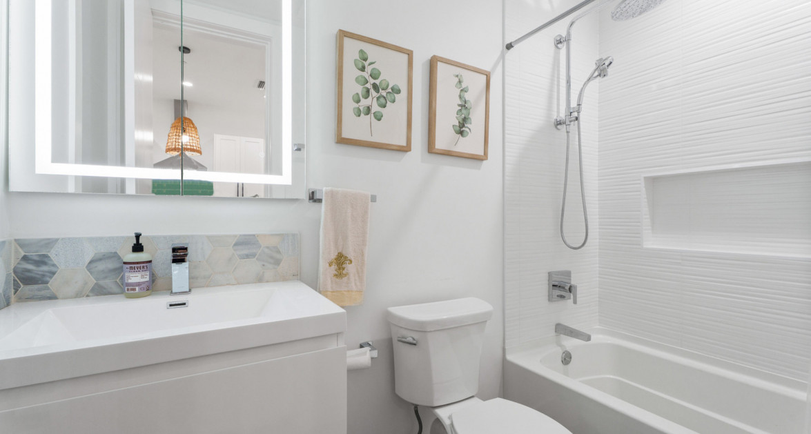23 ALLURE | EXCEPTIONAL WATERFRONT 2-BED UNIT WITH A HIGHLY MODIFIED LAYOUT - Image 16