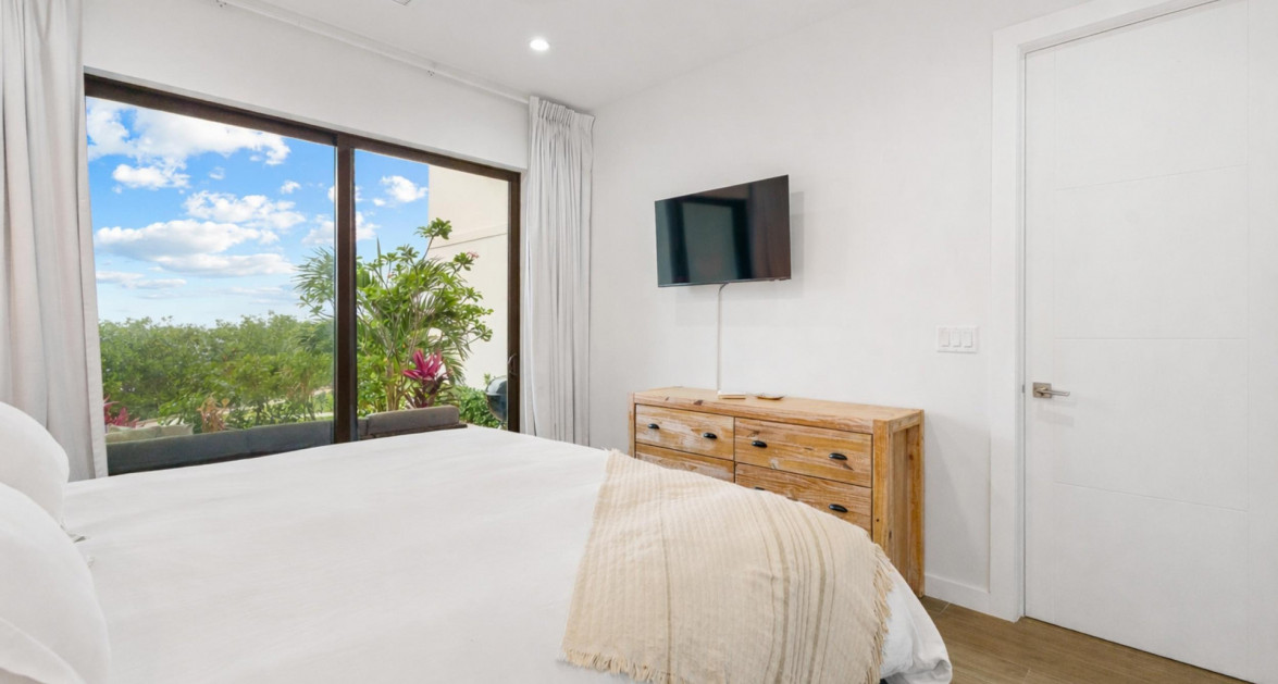 23 ALLURE | EXCEPTIONAL WATERFRONT 2-BED UNIT WITH A HIGHLY MODIFIED LAYOUT - Image 11