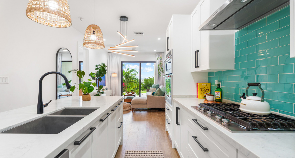 23 ALLURE | EXCEPTIONAL WATERFRONT 2-BED UNIT WITH A HIGHLY MODIFIED LAYOUT - Image 2