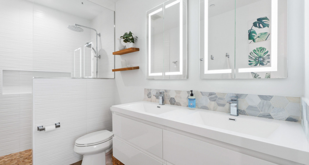 23 ALLURE | EXCEPTIONAL WATERFRONT 2-BED UNIT WITH A HIGHLY MODIFIED LAYOUT - Image 12