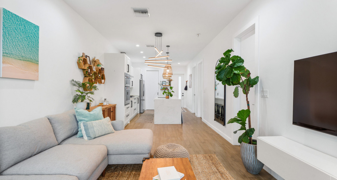 23 ALLURE | EXCEPTIONAL WATERFRONT 2-BED UNIT WITH A HIGHLY MODIFIED LAYOUT - Image 7