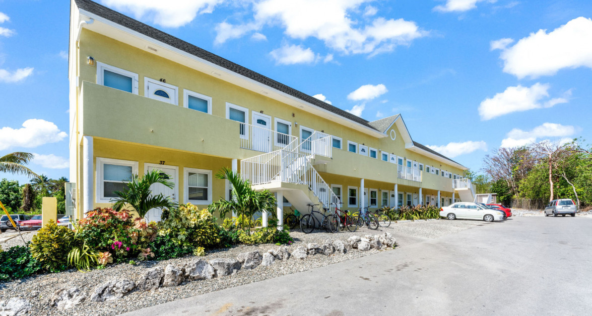 #25 EXECUTIVE SUITES, PRIME LOCATION | 1 BED MIDDLE UNIT - Image 6