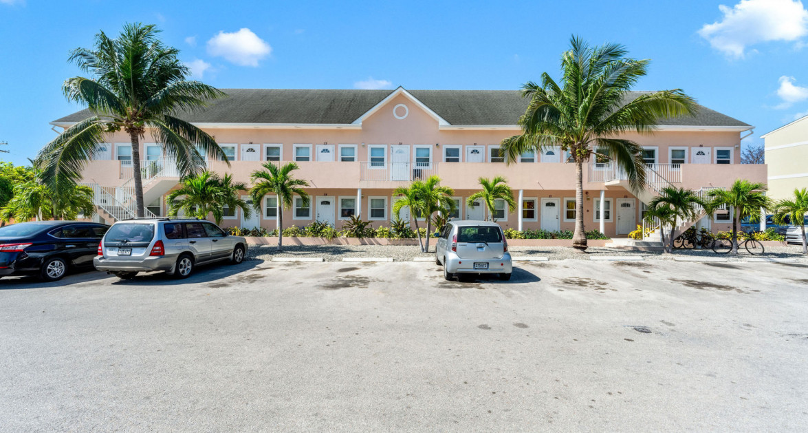 #25 EXECUTIVE SUITES, PRIME LOCATION | 1 BED MIDDLE UNIT - Image 3