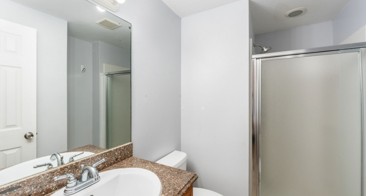 #25 EXECUTIVE SUITES, PRIME LOCATION | 1 BED MIDDLE UNIT - Image 9