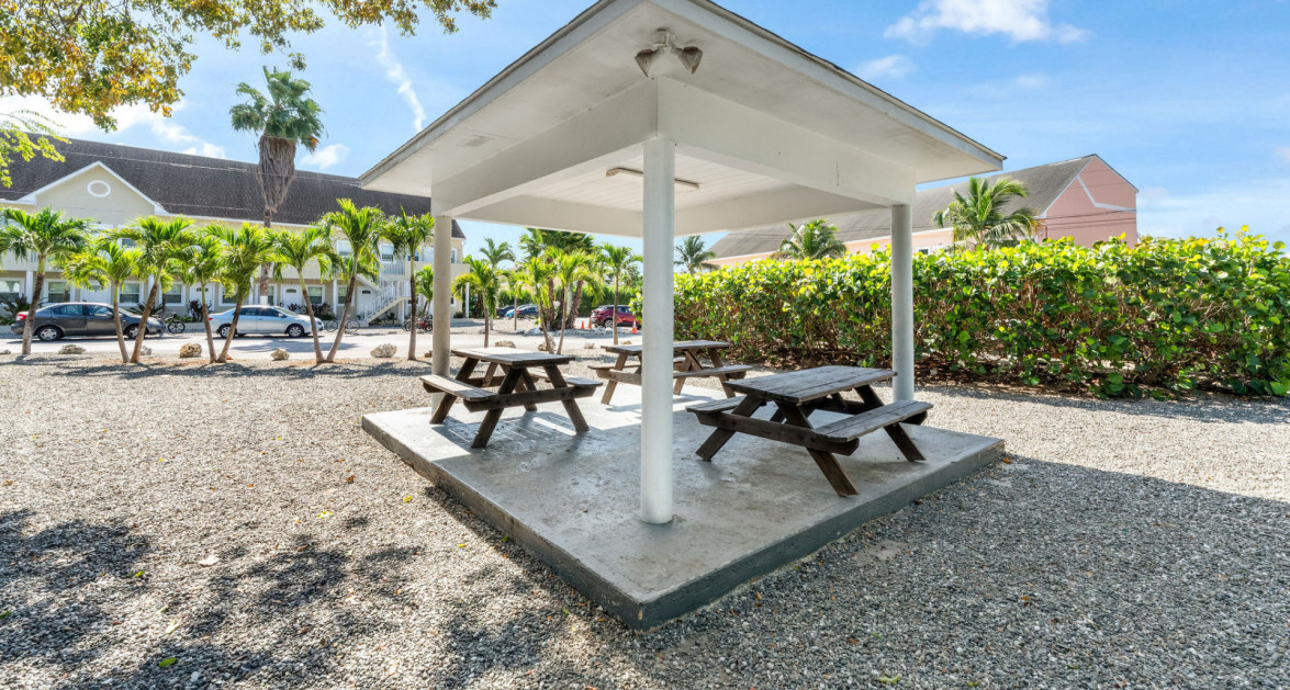 #25 EXECUTIVE SUITES, PRIME LOCATION | 1 BED MIDDLE UNIT - Image 10