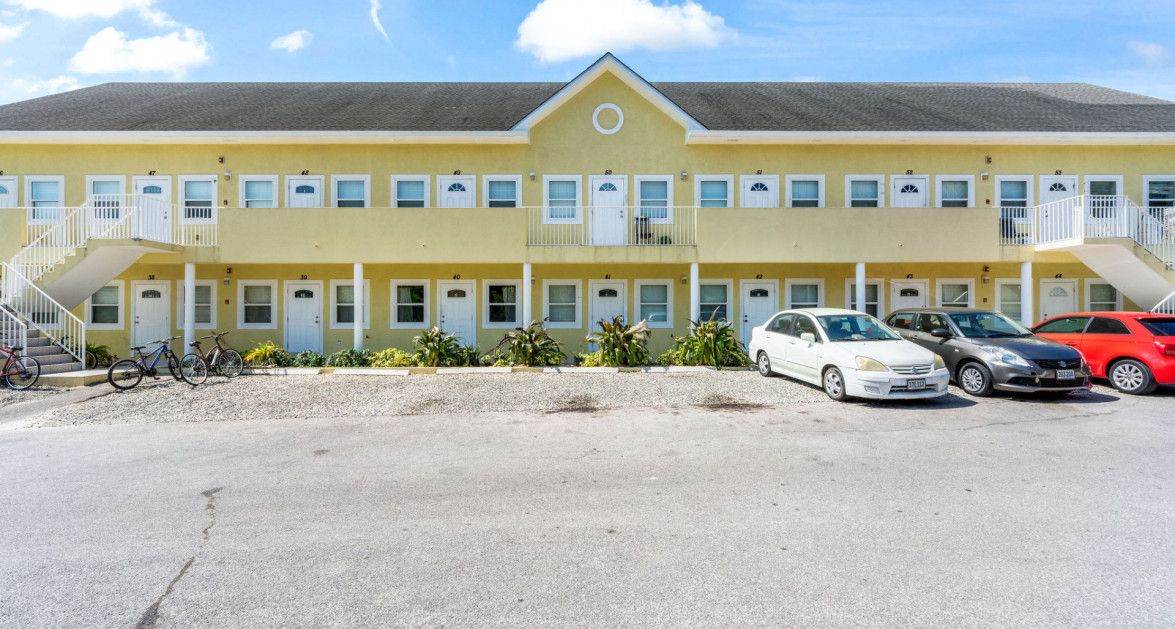 #25 EXECUTIVE SUITES, PRIME LOCATION | 1 BED MIDDLE UNIT - Image 8