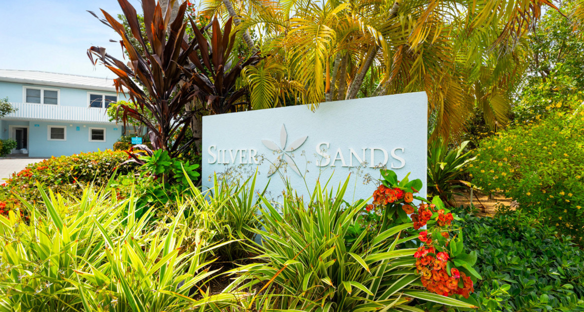 26 SILVER SANDS | SEVEN MILE BEACH: THE STRENGTH OF SCARCITY ON AN UNRIVALED SHORELINE. - Image 23