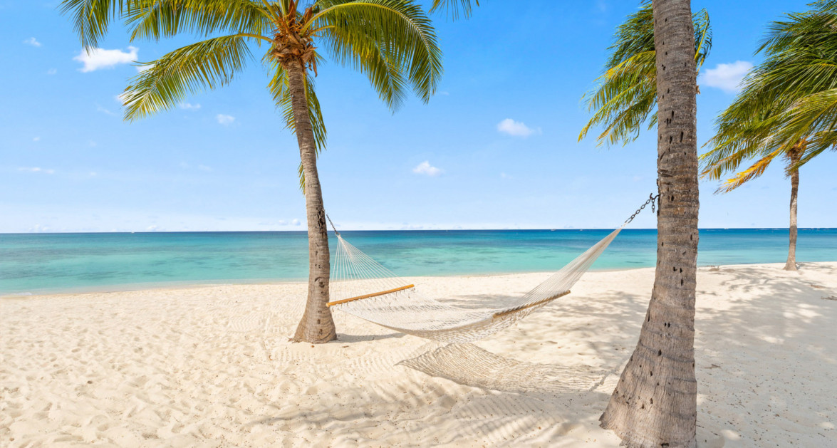 26 SILVER SANDS | SEVEN MILE BEACH: THE STRENGTH OF SCARCITY ON AN UNRIVALED SHORELINE. - Image 7