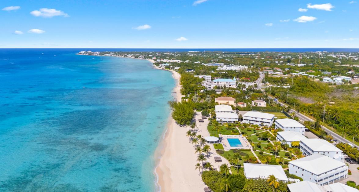 26 SILVER SANDS | SEVEN MILE BEACH: THE STRENGTH OF SCARCITY ON AN UNRIVALED SHORELINE. - Image 6