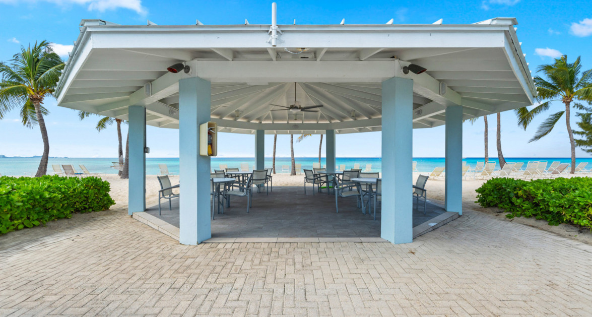 26 SILVER SANDS | SEVEN MILE BEACH: THE STRENGTH OF SCARCITY ON AN UNRIVALED SHORELINE. - Image 9