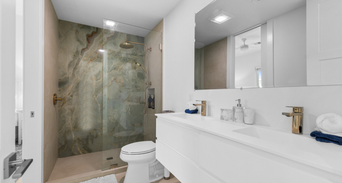 26 SUNSET POINT | RARE 3?BED UNIT WITH ITS OWN 0.33?ACRE PRIVATE SEAFRONT LOT - Image 13