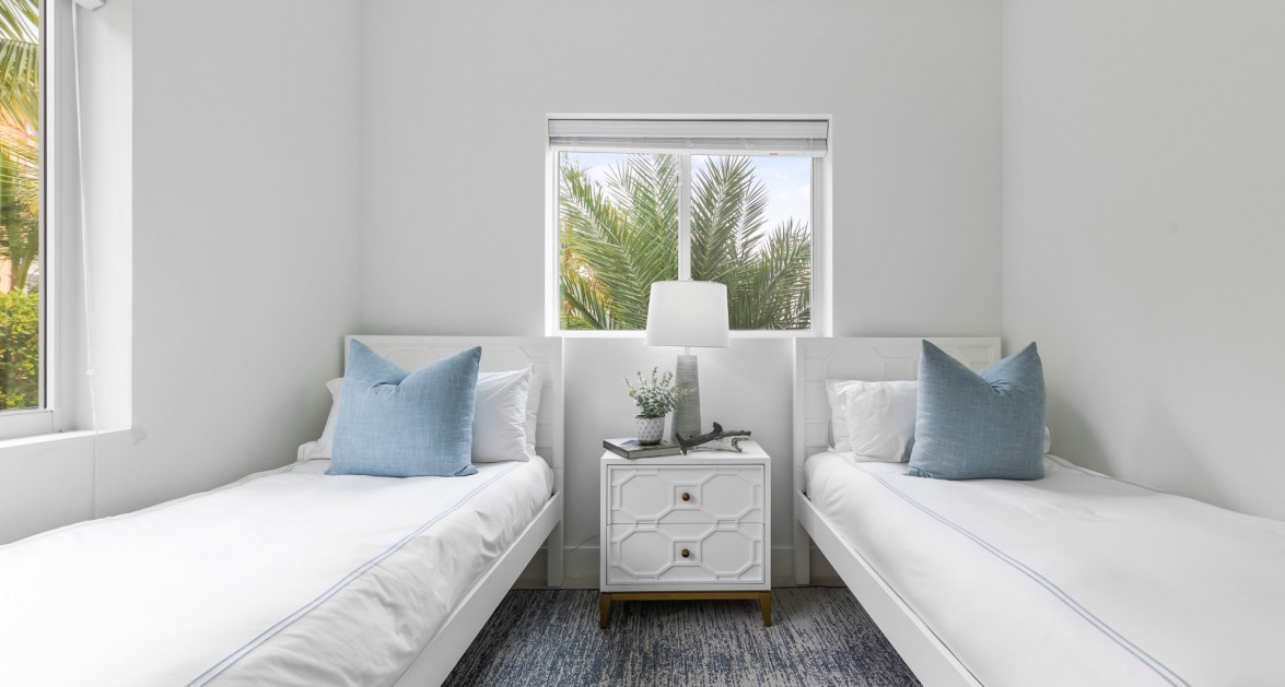 26 SUNSET POINT | RARE 3?BED UNIT WITH ITS OWN 0.33?ACRE PRIVATE SEAFRONT LOT - Image 14